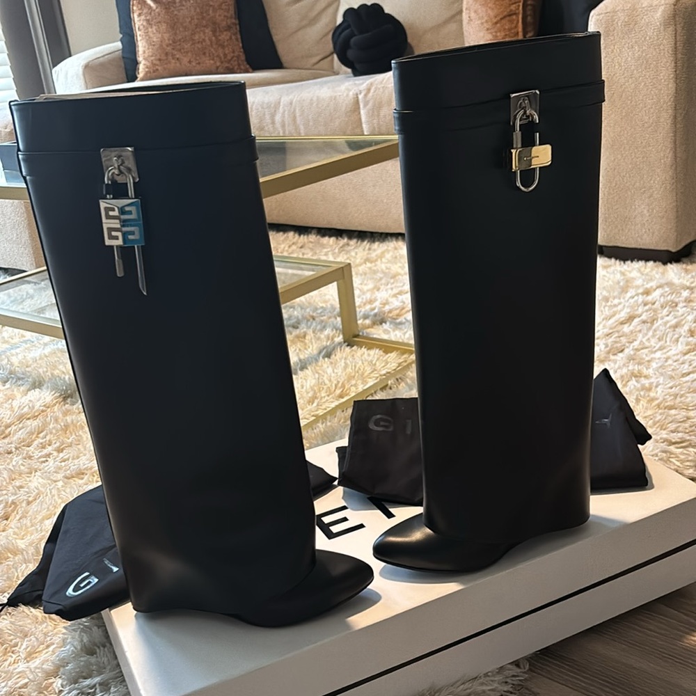 Givenchy Shark Lock boots in leather- WIDE FIT